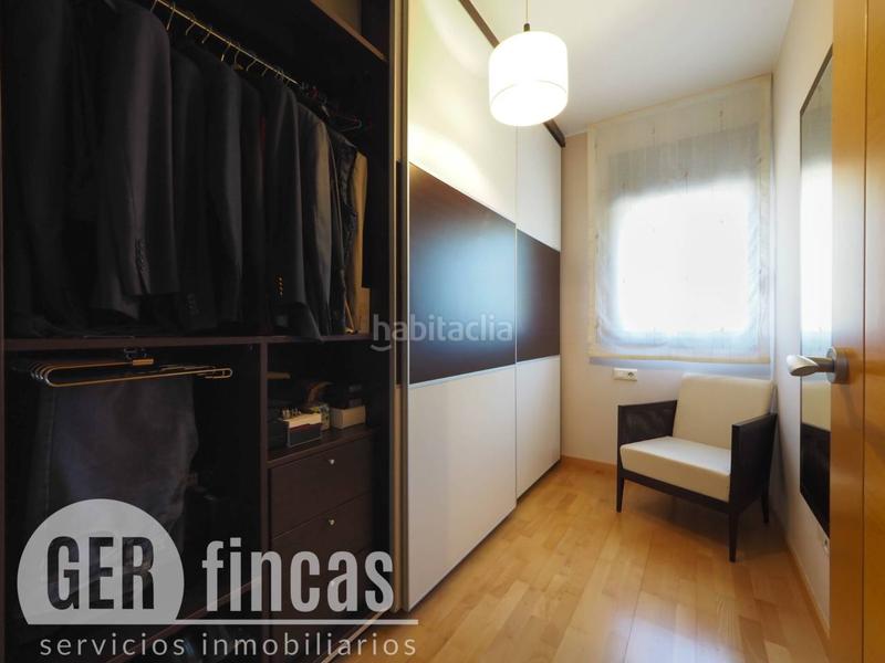 Foto 726f29e0-8667-462b-a582-256aa6da2380. Casa con piscina propia, patio, terraza, y garaje en Terrassa