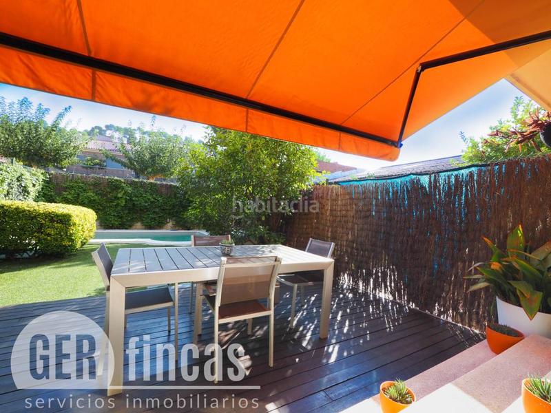 Foto 98680bdc-b645-43ba-a058-3b067783f651. Casa con piscina propia, patio, terraza, y garaje en Terrassa