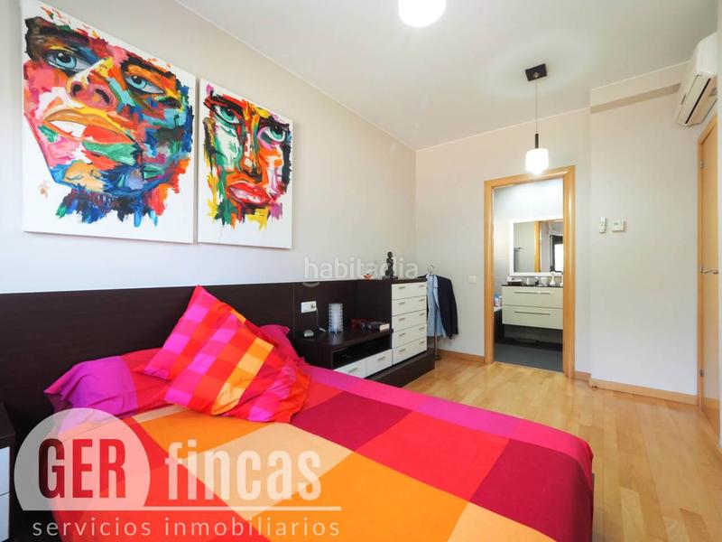 Foto 9b4fc097-331b-4ea3-8bb2-6872ece916d9. Casa con piscina propia, patio, terraza, y garaje en Terrassa