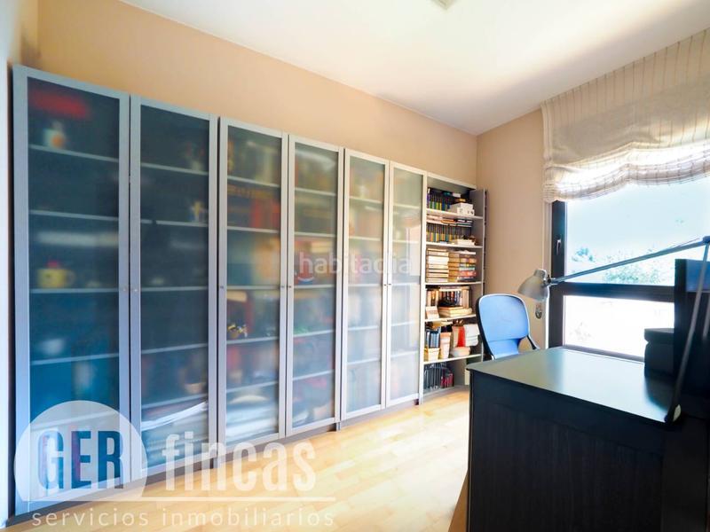 Foto 9c8ea395-505c-49ee-a1ba-1dedba34aec6. Casa con piscina propia, patio, terraza, y garaje en Terrassa