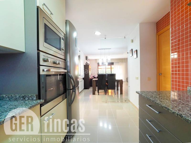 Foto a529645b-0901-4a2f-bfe7-4949c1c04bb3. Casa con piscina propia, patio, terraza, y garaje en Terrassa