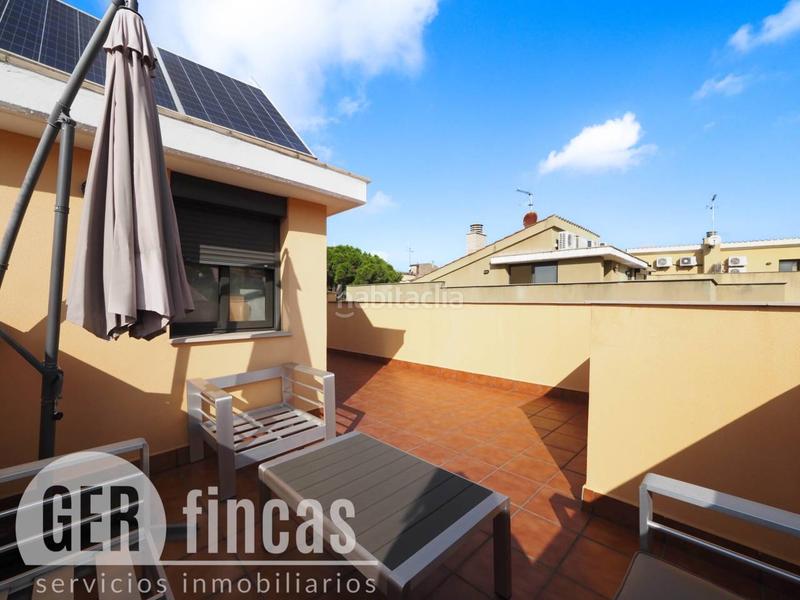 Foto b2b70486-f311-46da-adad-ff658b826e0c. Casa con piscina propia, patio, terraza, y garaje en Terrassa