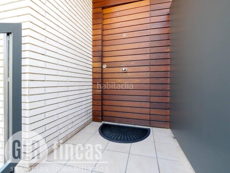 Foto b44a4020-3217-4007-9581-ecf62403dcb1. Casa con piscina propia, patio, terraza, y garaje en Terrassa
