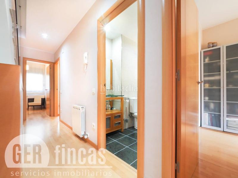 Foto b66814fb-0002-4e12-904b-0134e8f32c1b. Casa con piscina propia, patio, terraza, y garaje en Terrassa