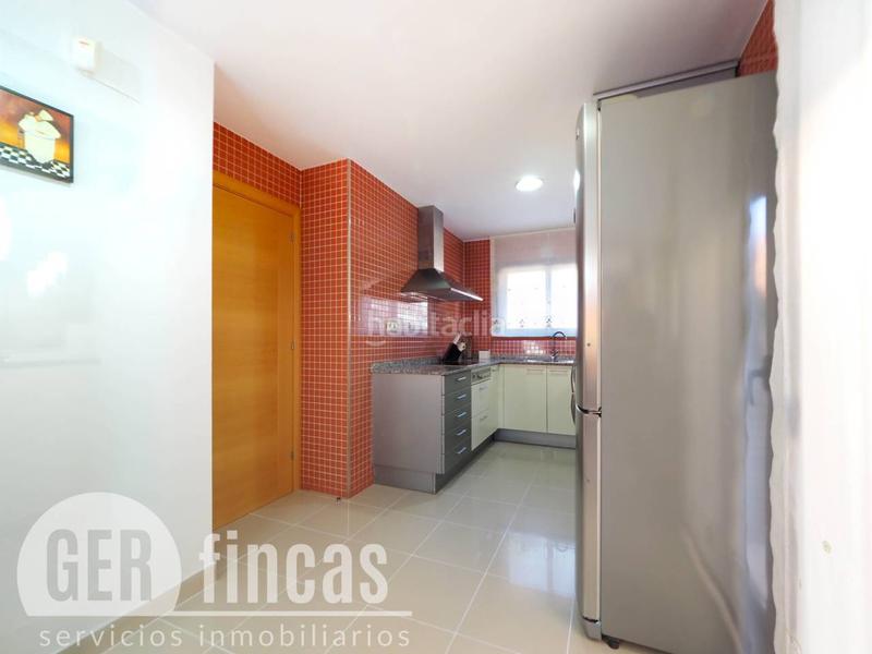 Foto b998ab13-a2db-47e6-ad5d-7fef5acc6c36. Casa con piscina propia, patio, terraza, y garaje en Terrassa