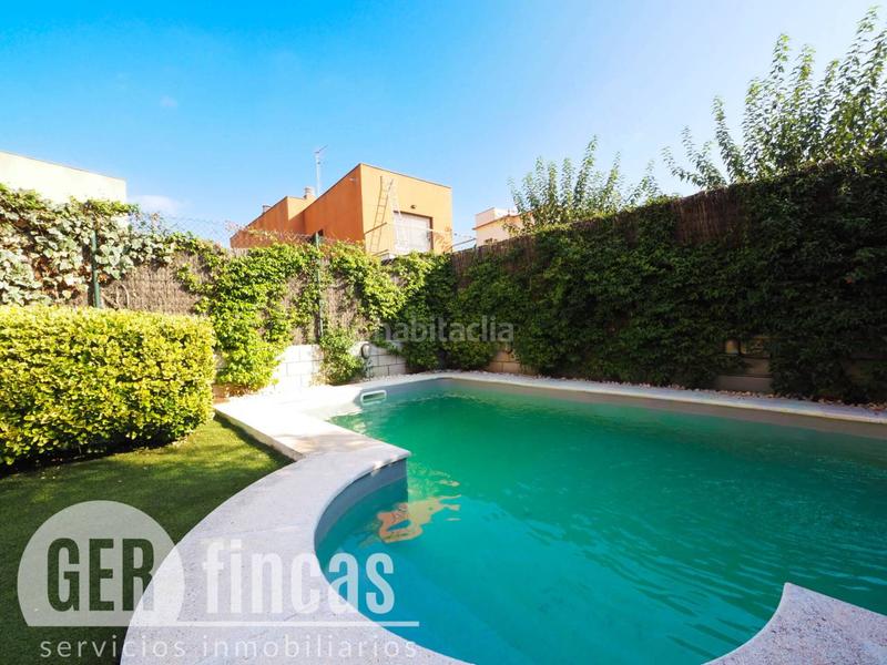 Foto ce22599d-75df-4dc2-aba6-072462872420. Casa con piscina propia, patio, terraza, y garaje en Terrassa