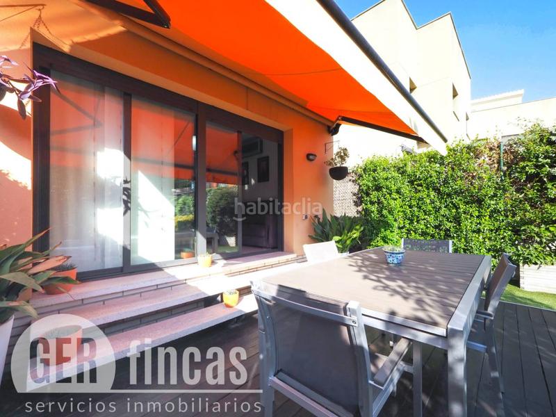 Foto d5394600-28e2-4b9c-8828-34d09132b067. Casa con piscina propia, patio, terraza, y garaje en Terrassa