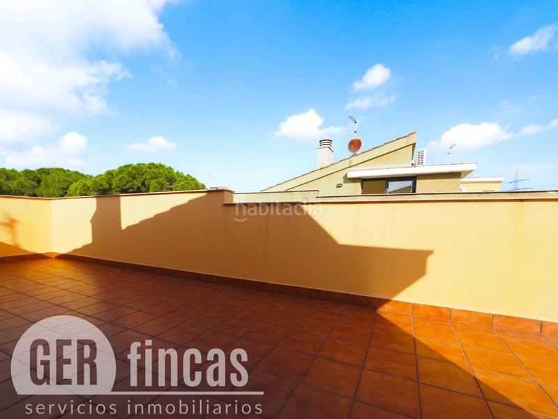 Foto eb18957d-e6fc-44dc-a634-2409f66900a5. Casa con piscina propia, patio, terraza, y garaje en Terrassa