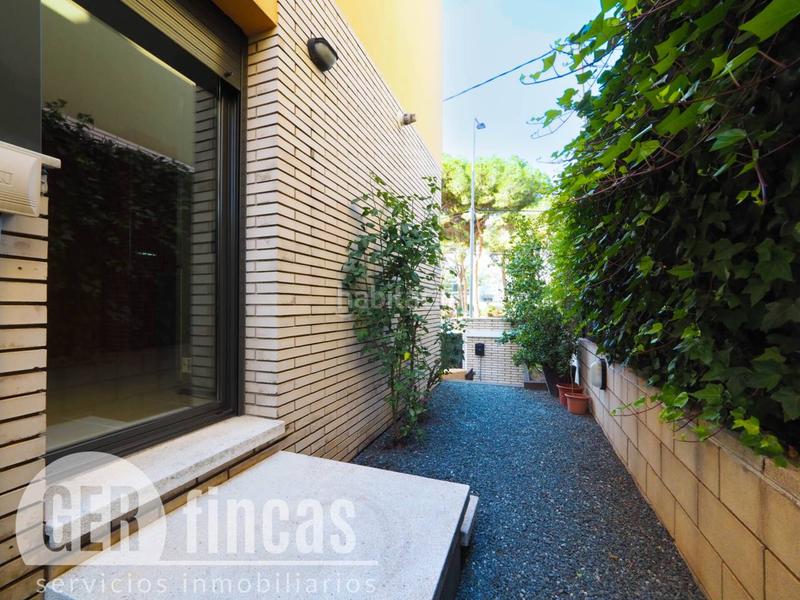 Foto edf3421a-884b-4583-aaaa-668c97cee157. Casa con piscina propia, patio, terraza, y garaje en Terrassa