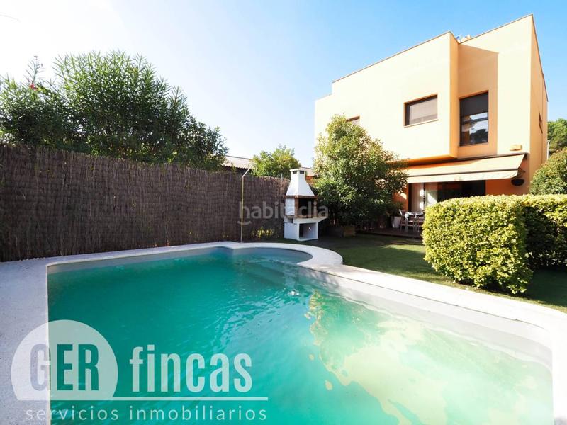 Foto f53c123a-f0c6-47a0-b4f9-ccd7fb8d18d6. Casa con piscina propia, patio, terraza, y garaje en Terrassa