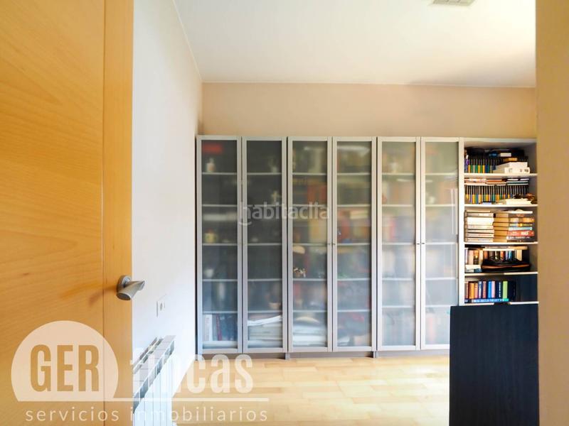 Foto f5f7ff1c-5989-4814-8c99-206943f5b00d. Casa con piscina propia, patio, terraza, y garaje en Terrassa