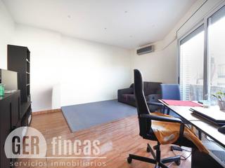 Location Appartement à Egara. 2 habitaciones con parking sin muebles ni electrodomésticos incl