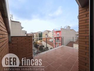 Dúplex  Ample. Dúplex esquinero de 4 habitaciones con terraza y trastero