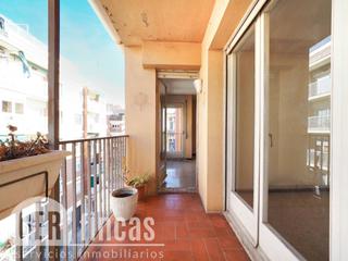 Appartement  Catalunya. Con 3 habitaciones dobles, lavadero y balcón
