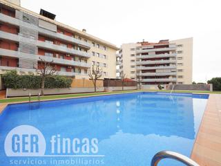 Pis  Montsià. Con 3 dormitorios, 2 balcones y piscina comunitaria