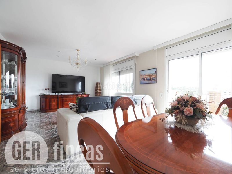 Foto 126a0db7-a155-498e-a9a9-7a0fa548b48a. Casa amb calefacció aparcament piscina a Can Parellada Terrassa