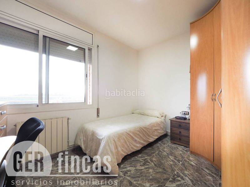 Foto 2a91c92f-b14d-4556-b730-f51f4df6dece. Casa amb calefacció aparcament piscina a Can Parellada Terrassa