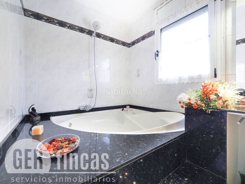 Foto 4e77e56e-2260-429f-84fe-7eed0bccc4a0. Casa amb calefacció aparcament piscina a Can Parellada Terrassa