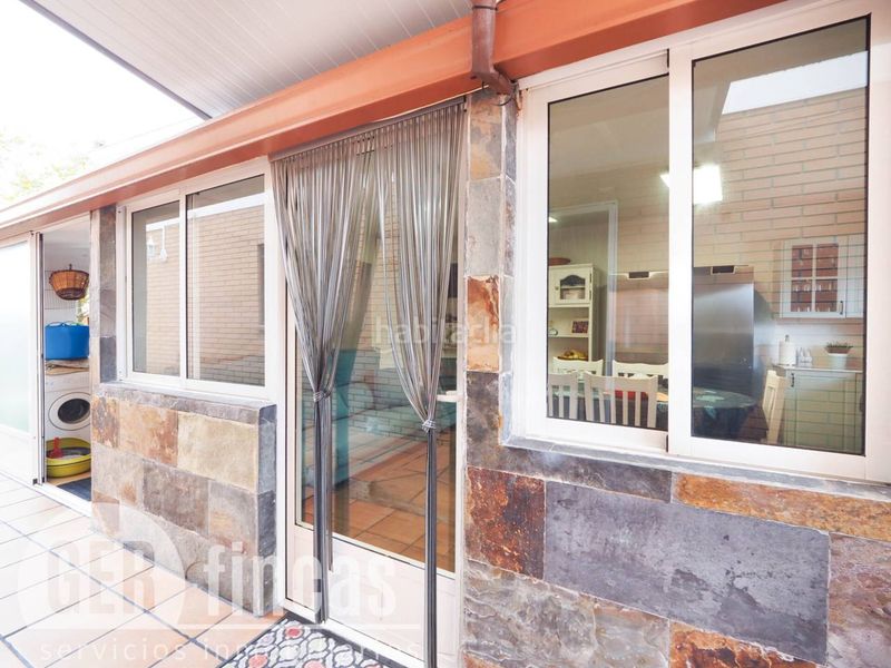 Foto 6dc1c764-1366-4a4e-851a-ab6ce3e31cde. Casa amb calefacció aparcament piscina a Can Parellada Terrassa