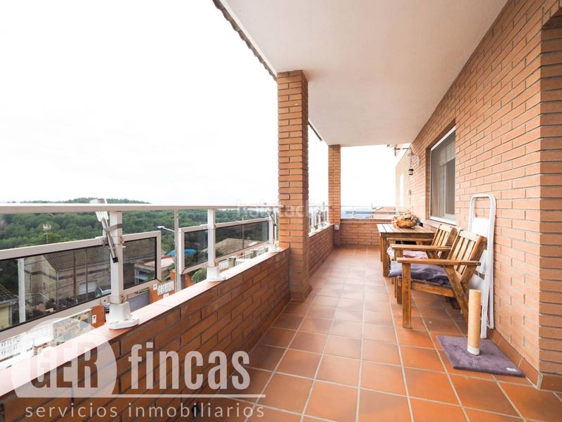 Foto 8450cb11-6132-4d03-be77-ff8a2e006080. Casa amb calefacció aparcament piscina a Can Parellada Terrassa