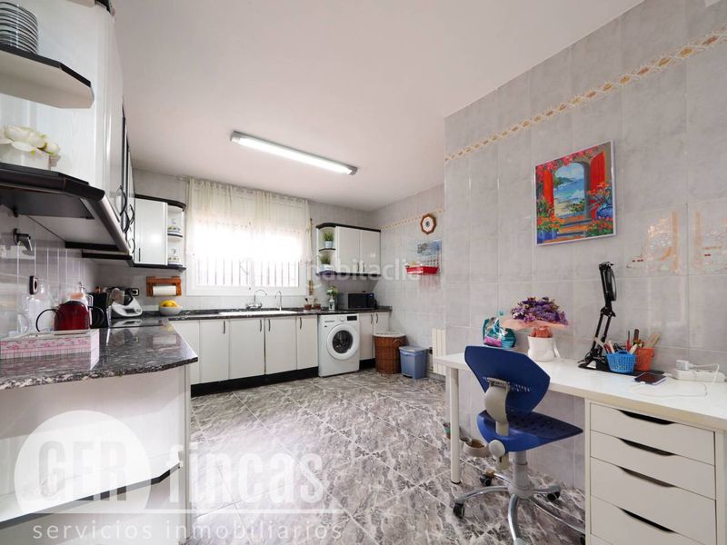 Foto a7537b24-ac5d-4326-98f4-a0779aa2426b. Casa amb calefacció aparcament piscina a Can Parellada Terrassa