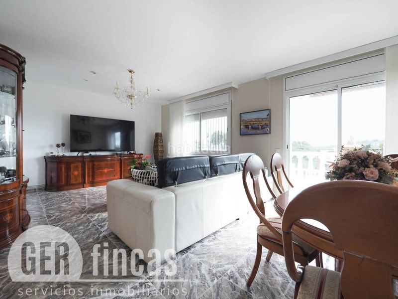 Foto ac1789fa-8c83-48b5-a4b3-290363fffa3c. Casa amb calefacció aparcament piscina a Can Parellada Terrassa