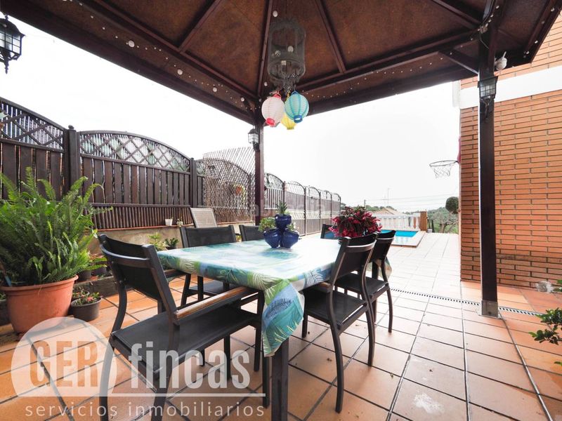 Foto e26f04e2-a017-4b28-8c8b-ed488da43e2b. Casa amb calefacció aparcament piscina a Can Parellada Terrassa