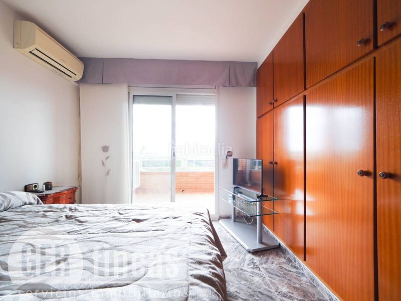 Foto fddebecf-17b3-41a7-8274-f459b8436621. Casa amb calefacció aparcament piscina a Can Parellada Terrassa