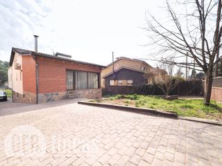 House  Calle urpina. 100m de la estaci�n torreblanca y a 1 minuto en coche de la c58