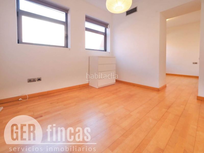 Foto 91d8f200-2243-4043-a9e9-73af64e72e92. Dúplex amb calefacció aparcament a Barri del Centre Terrassa