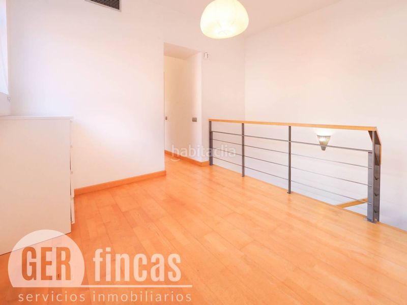 Foto f11235c6-a90b-43aa-876c-b8c4ae3db0e0. Dúplex amb calefacció aparcament a Barri del Centre Terrassa