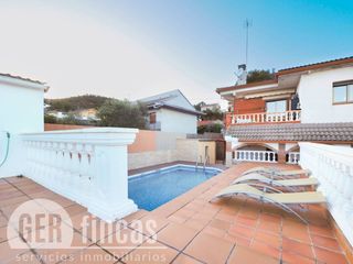 House  Calle bergueda. Espectacular casa para dos familias