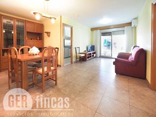 Flat  Calle proven�a. Amplio, con 3 habitaciones y balc�n