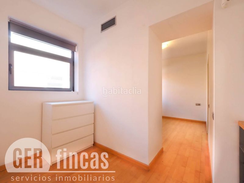 Foto a0c784d7-d8db-422e-b2f6-5fea390081a0. Dúplex amb calefacció aparcament a Barri del Centre Terrassa