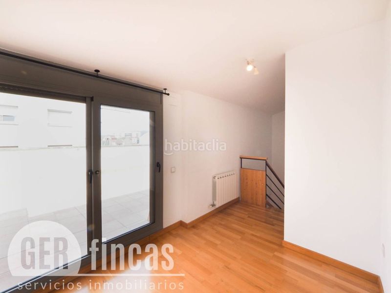 Foto f96668f8-b4d3-40b0-ac49-b2c70af4dd91. Dúplex amb calefacció aparcament a Plaça Catalunya - Escola Industrial Terrassa