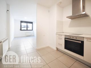 Pis  Calle segòvia. Parking incluido