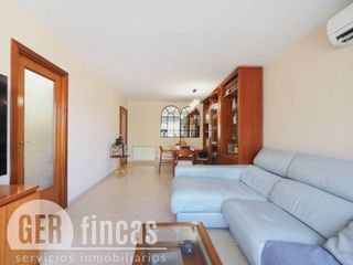 Appartement  Calle arbúcies. Con plaza de parking y balcon