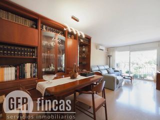 Pis  Calle arb�cies. Con plaza de parking y balcon