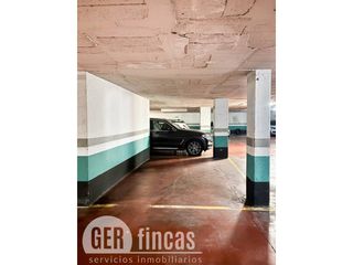 Lloguer Aparcament cotxe  Calle ramón y cajal. Coche grande
