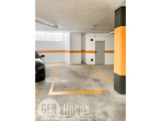 Lloguer Aparcament cotxe  Calle mare de déu del pilar. Coche grande