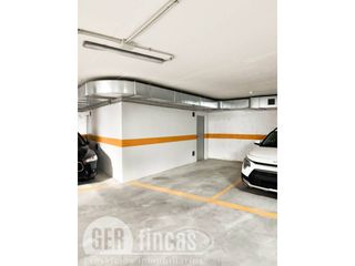 Lloguer Aparcament cotxe  Calle mare de déu del pilar. Coche mediano