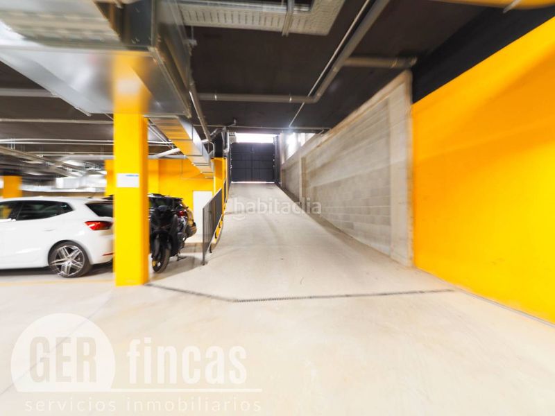 Foto dda2368b-43e4-4865-888d-75b57e59c753. Alquiler piso con balcón, piscina y parking incluido en Terrassa