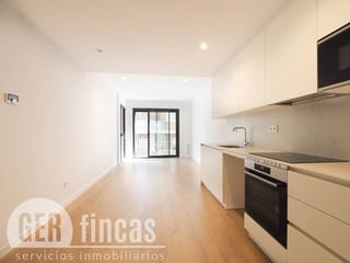 Lloguer Pis  Calle avinyó. Con balcón, piscina y parking incluido