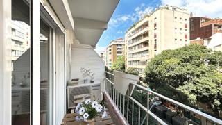 Pis  Travessera de les corts. Espectacular piso en venta reformado en les corts
