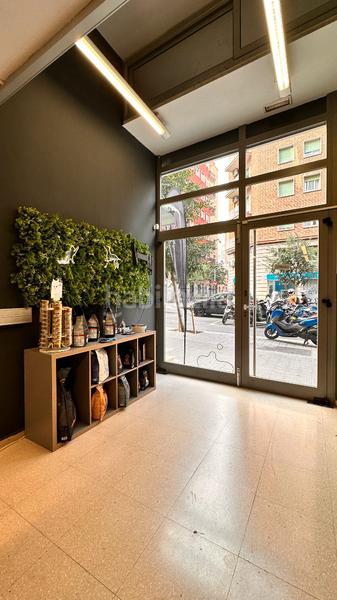 Foto f81a6c29-8256-45f1-9337-c2831c557ba3. Locale commerciale in El Camp de l´Arpa del Clot Barcelona