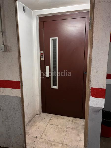 Foto c91d7195-6f67-4580-8f24-63549666bc44. Parking coche garaje en venta en calle de bofarull en Barcelona