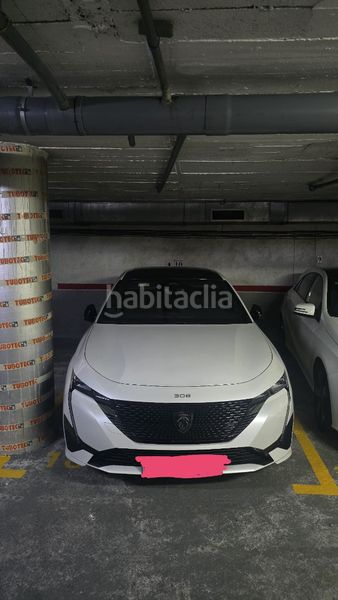 Foto 9a3e12ce-8a7b-4ed6-b3f6-c5dd3d2d4772. Aparcament cotxe a El Clot Barcelona