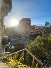 Pis  Carrer del rosselló. Piso luminoso con balcón en camp de l’arpa del clot, barcelona