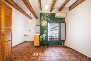 �tico  Carrer de sant gil. Encantador piso reformado en el raval junto a sant antoni � luz