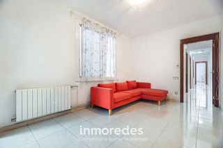 Etagenwohnung  Carrer del clot. Excelente piso de 3 habitaciones dobles , en carrer del clot.